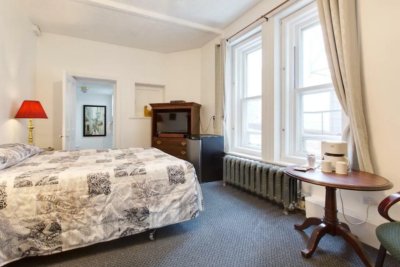 **  Hotel Le Cavalier Du Moulin Ville de Québec Canada