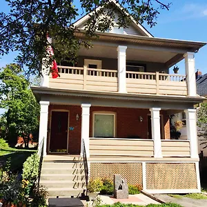 Acacia Bed & Breakfast Bed & Breakfast Niagara Falls